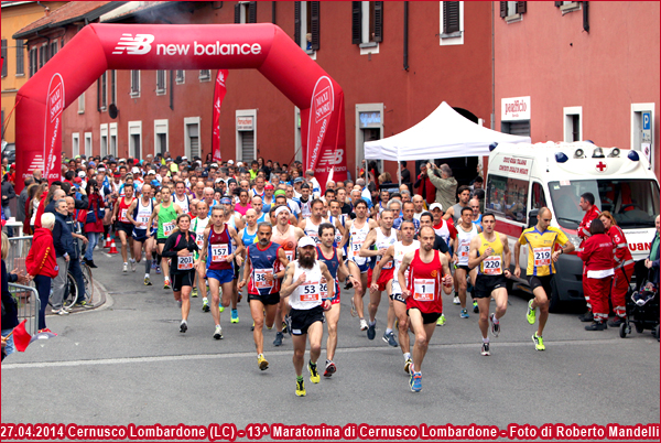Cenusco Lombardone  Maratonina 2014 partenza foto Roberto Mandelli