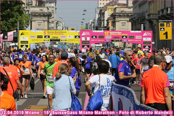 Milano Marathon 2015 arrivi1 foto Roberto Mandelli